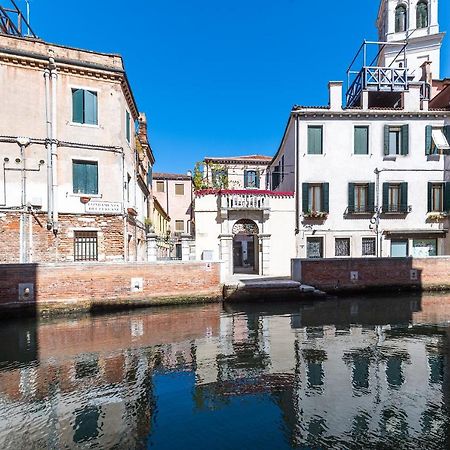 Ln Luxe Apartment Venice Canal View Екстериор снимка