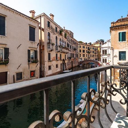 Ln Luxe Apartment Venice Canal View Екстериор снимка