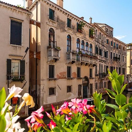 Ln Luxe Apartment Venice Canal View Екстериор снимка