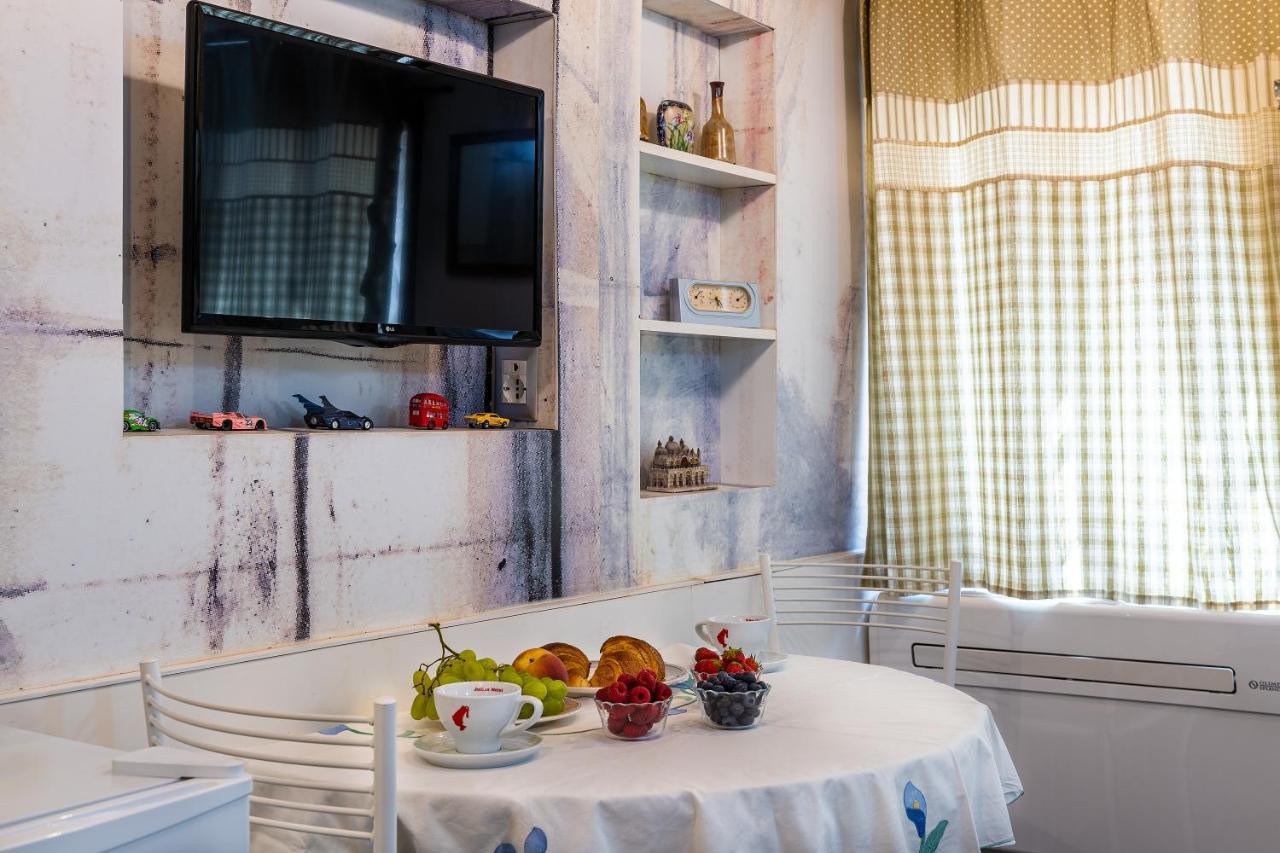 Ln Luxe Apartment Venice Canal View Екстериор снимка
