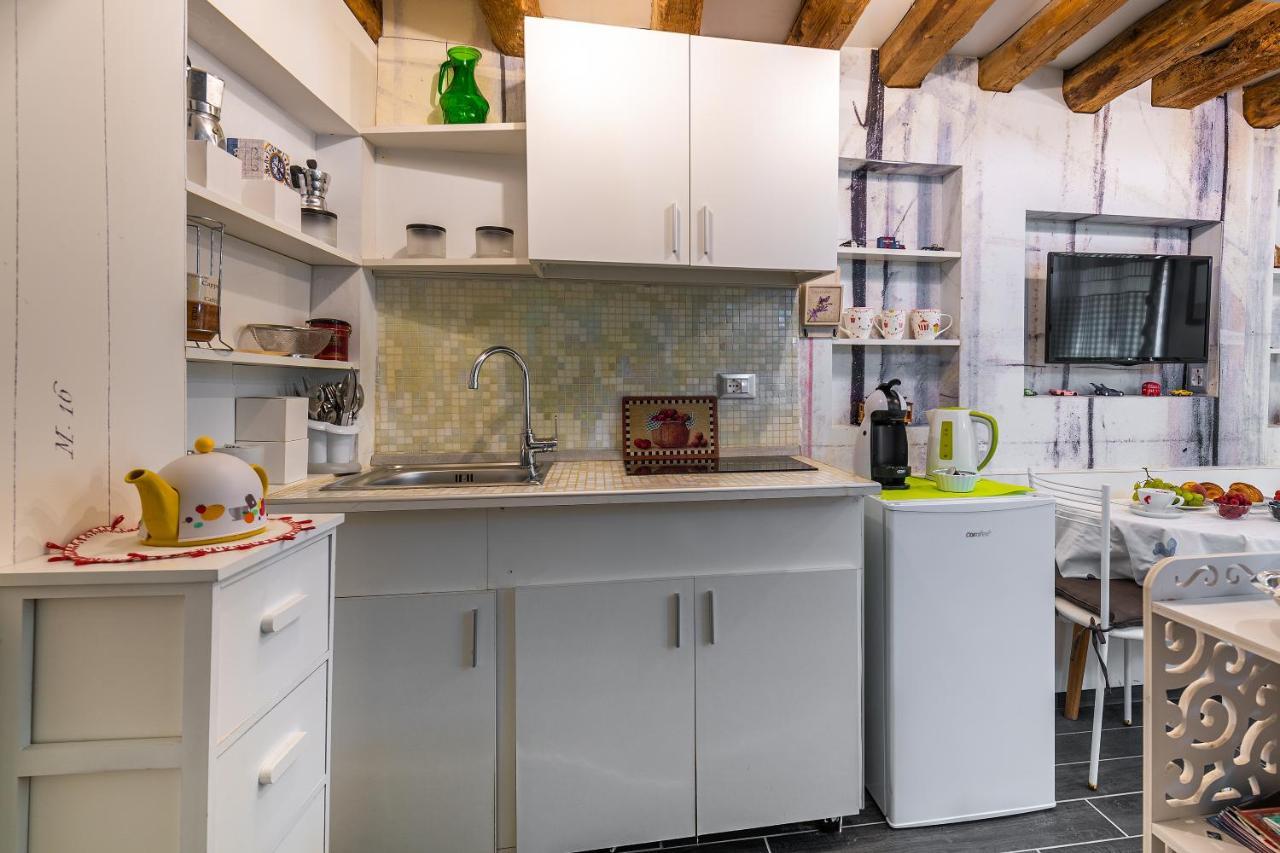 Ln Luxe Apartment Venice Canal View Екстериор снимка