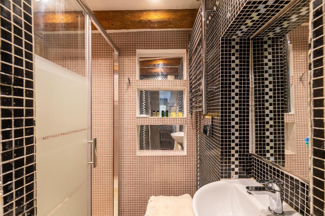 Ln Luxe Apartment Venice Canal View Екстериор снимка