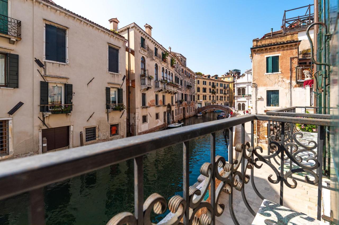 Ln Luxe Apartment Venice Canal View Екстериор снимка