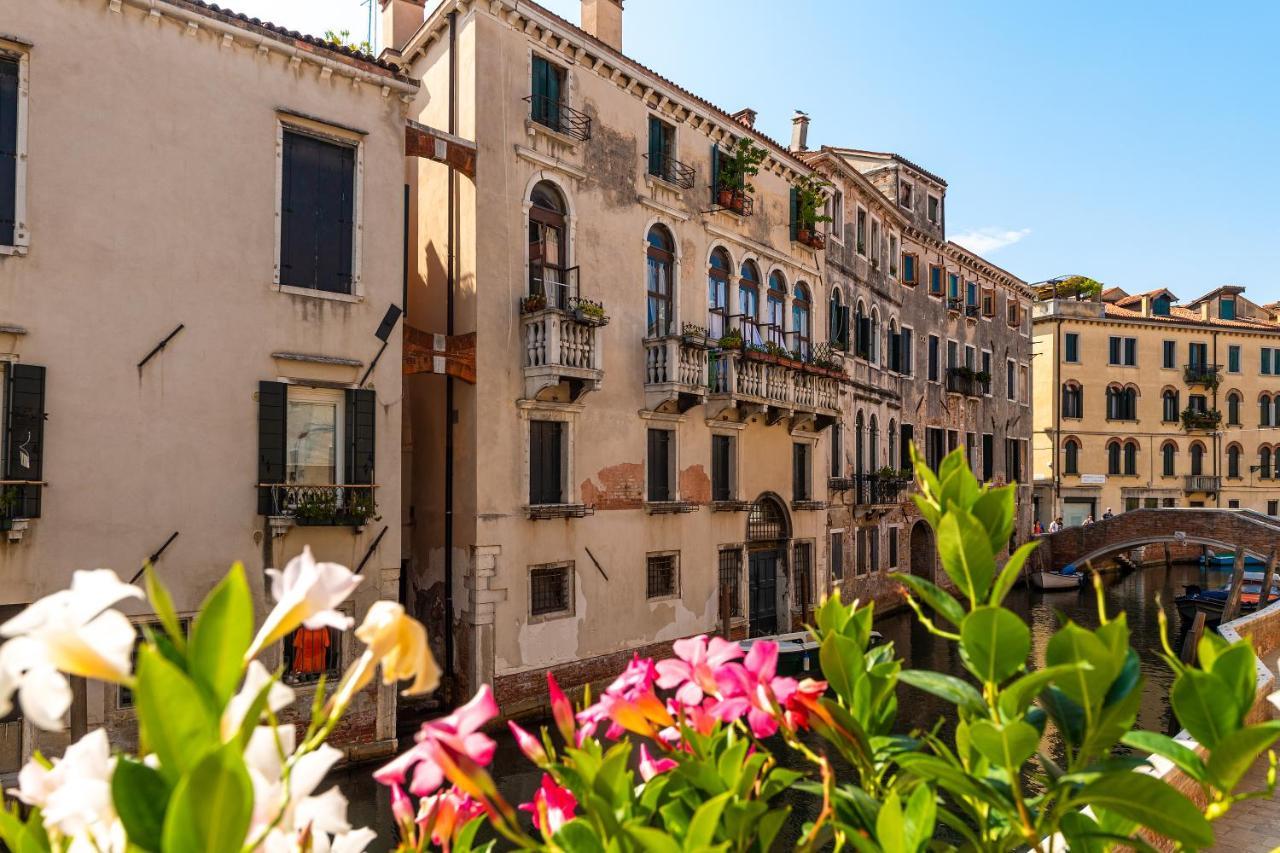 Ln Luxe Apartment Venice Canal View Екстериор снимка