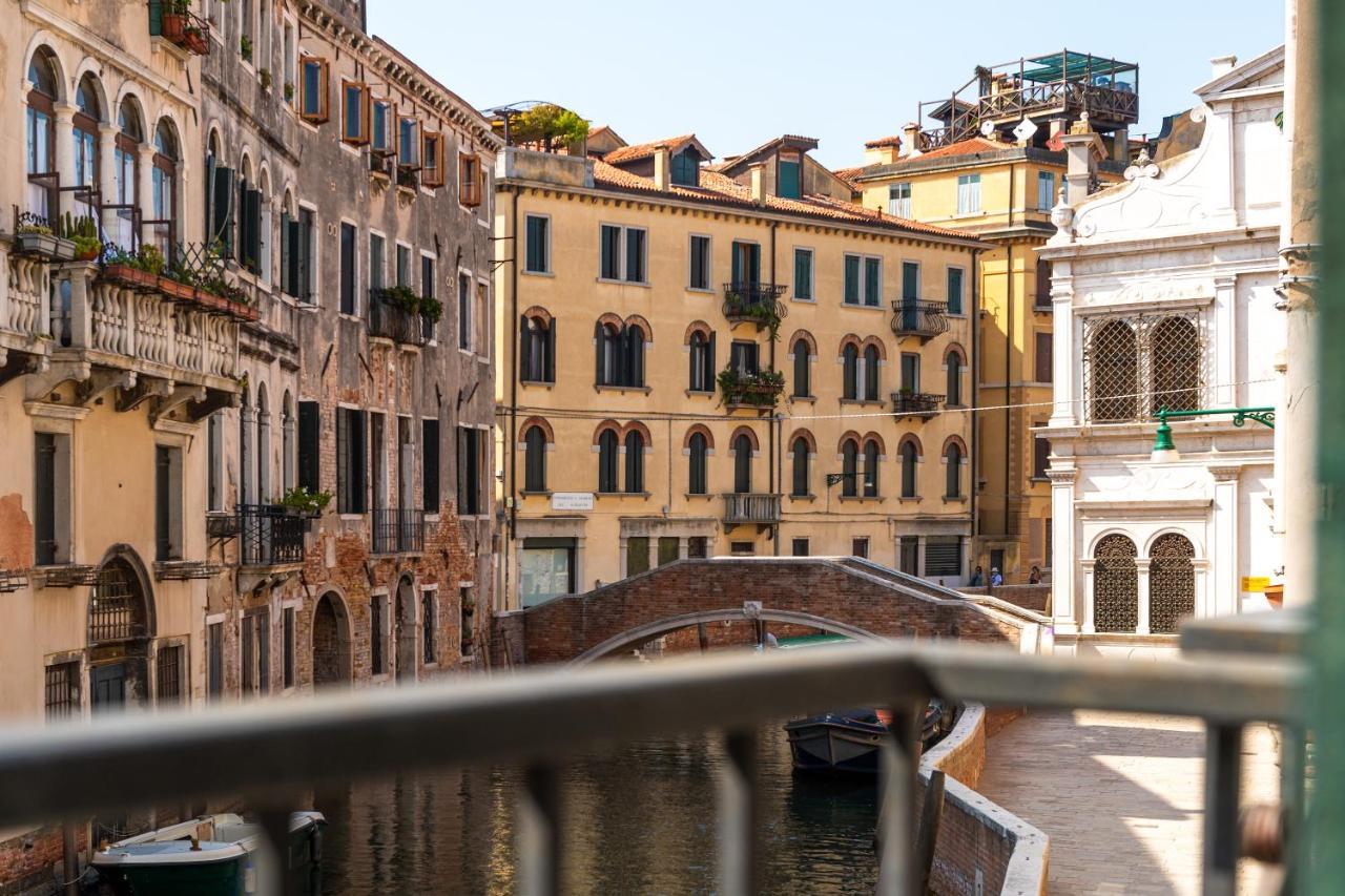 Ln Luxe Apartment Venice Canal View Екстериор снимка